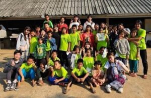 現地の生徒さんとの集合写真