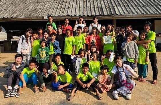 現地の生徒さんとの集合写真